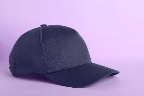 紫外線を背景に野球帽 デザインのためのモック — ストック写真