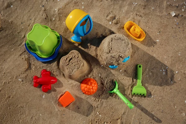 Plastik Plaj Oyuncakları Seti Kumsalda Düz Yerde Açık Hava Oyunu — Stok fotoğraf