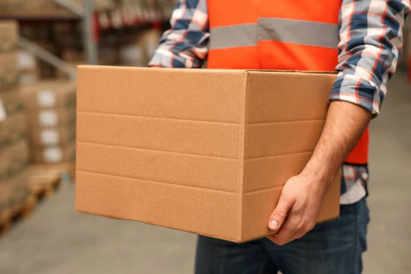 Worker Cardboard Box Warehouse Closeup Wholesaling — Stock Photo, Image