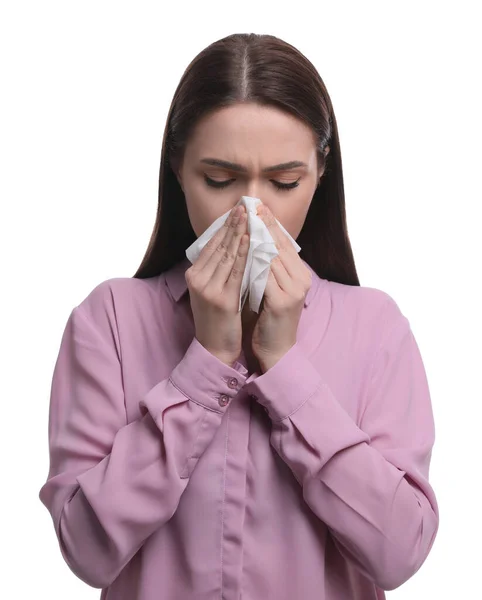 白い背景に鼻を吹いている女性 風邪の症状 — ストック写真