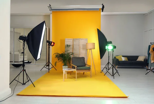 Elegantes Muebles Estudio Fotográfico Con Equipamiento Profesional — Foto de Stock