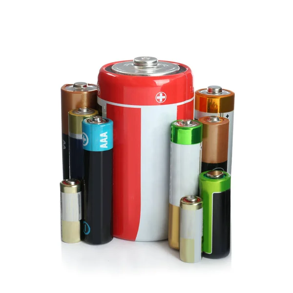 Viele Batterien Verschiedener Typen Auf Weißem Hintergrund — Stockfoto