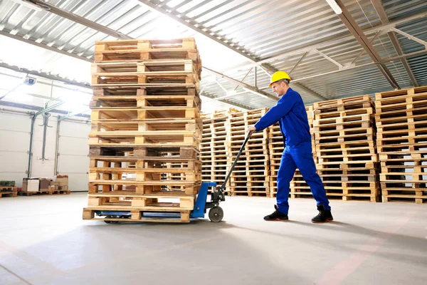 Worker Moving Wooden Pallets Manual Forklift Warehouse — Fotografia de Stock