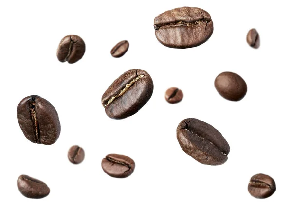 Veel Gebrande Koffiebonen Vliegen Witte Achtergrond — Stockfoto