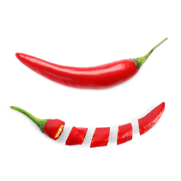 Klipp Och Hela Röd Varm Chili Paprika Vit Bakgrund — Stockfoto