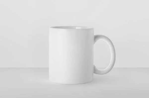 Caneca Cerâmica Branco Fundo Branco Mockup Para Design — Fotografia de Stock