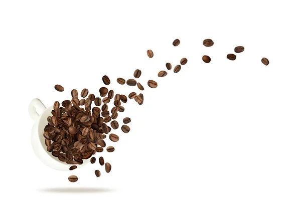 Beker Aromatische Gebrande Koffiebonen Vliegen Witte Achtergrond — Stockfoto