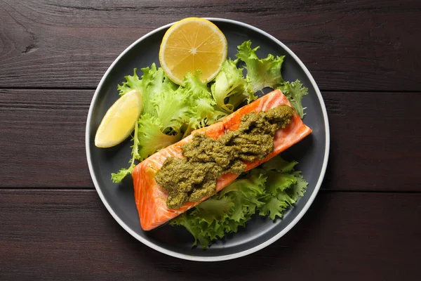 Delicious Cooked Salmon Pesto Sauce Lettuce Lemon Wooden Table Top — Stock Photo, Image