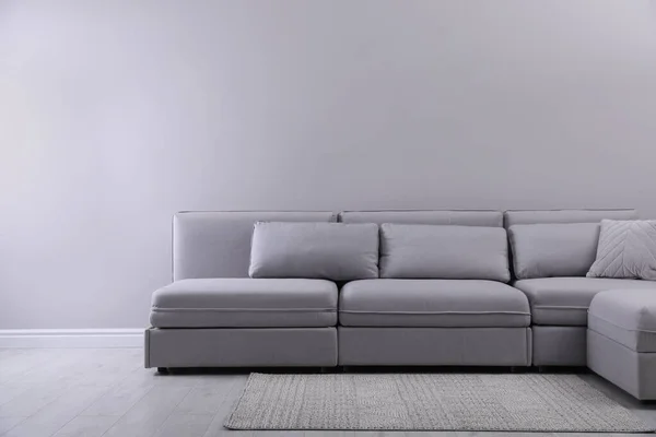 Sofa Abu Abu Besar Ruang Tamu Desain Interior — Stok Foto