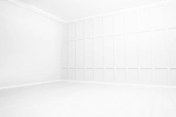 白い木製の床と壁と空の広々とした部屋 — ストック写真