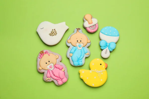 Set Biscotti Baby Shower Sfondo Verde Chiaro Posa Piatta — Foto Stock