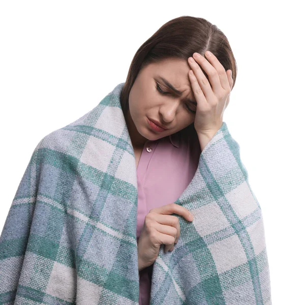 Mulher Envolto Cobertor Sofrendo Frio Fundo Branco — Fotografia de Stock