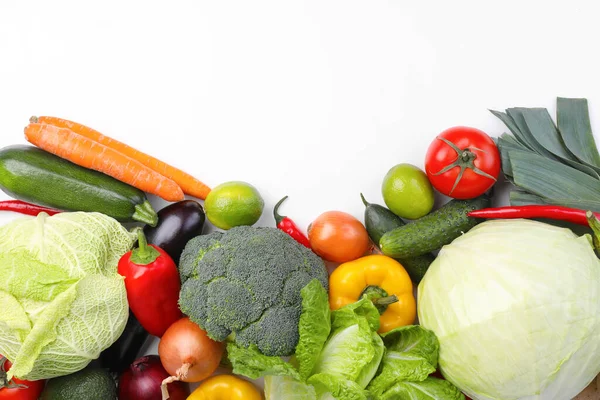 Haufen Frisches Reifes Gemüse Und Obst Auf Weißem Hintergrund Draufsicht — Stockfoto