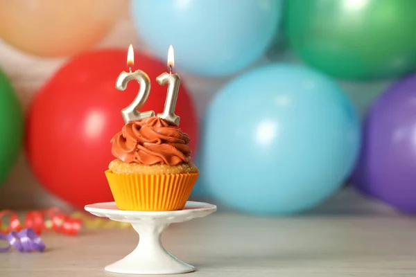 Festa Dos Anos Chegar Idade Bolo Delicioso Com Número Forma — Fotografia de Stock