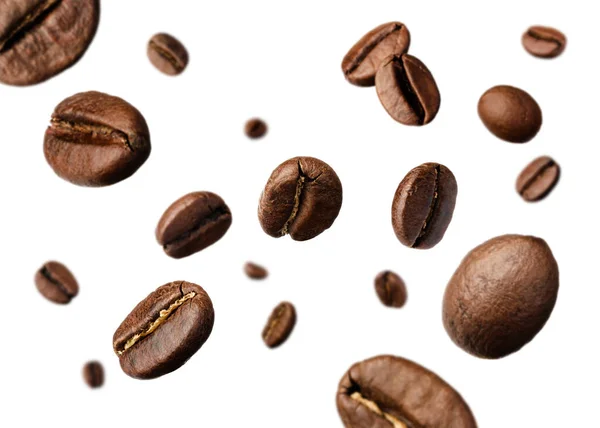 Sok Pörkölt Kávébab Repül Fehér Alapon — Stock Fotó