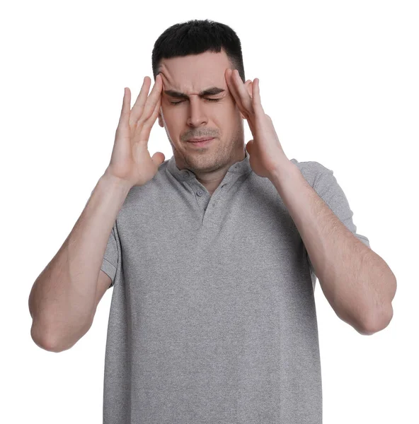 白い背景で頭痛に苦しんでいる若い男 風邪の症状 — ストック写真