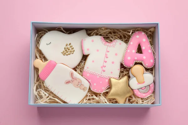 Set Baby Shower Cookies Gift Box Világos Rózsaszín Háttér Felülnézet — Stock Fotó