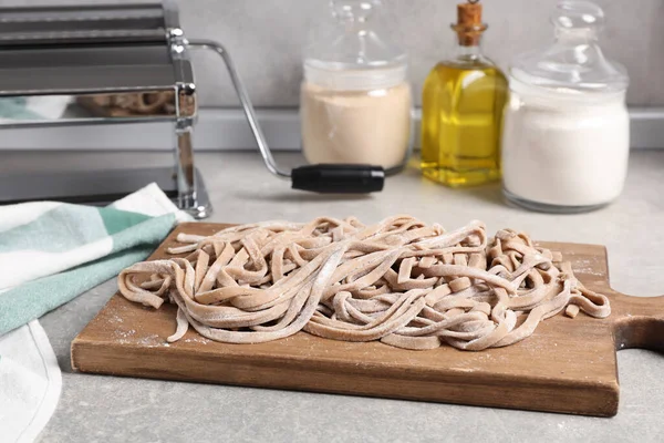 Uncooked Homemade Soba Wooden Board Table — Stock Photo, Image