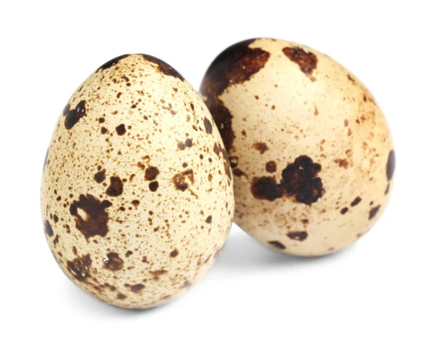 白い背景に2つの美しいウズラの卵 — ストック写真
