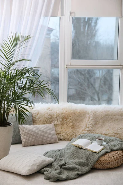 Comfortable Lounge Area Faux Fur Pillows Window Room — Stock Photo, Image