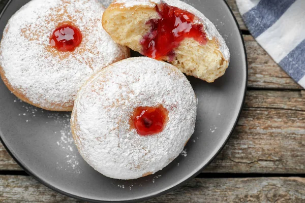 Deliciosos Donuts Com Geléia Açúcar Mesa Madeira Vista Superior — Fotografia de Stock