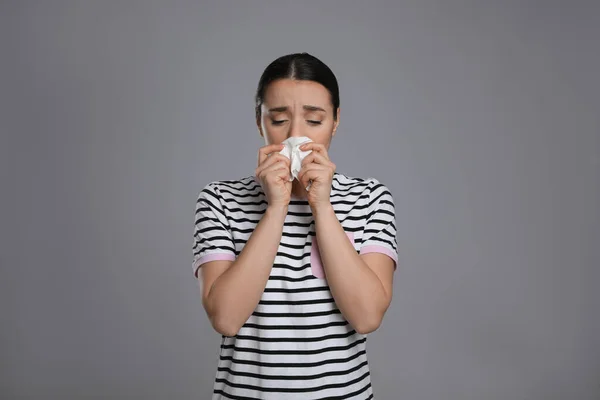 Sick Young Woman Sneezing Tissue Grey Background Cold Symptoms — Stock Photo, Image