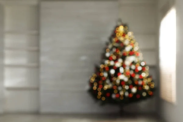 Wazig Zicht Prachtig Versierde Kerstboom Lege Kamer Ruimte Voor Tekst — Stockfoto