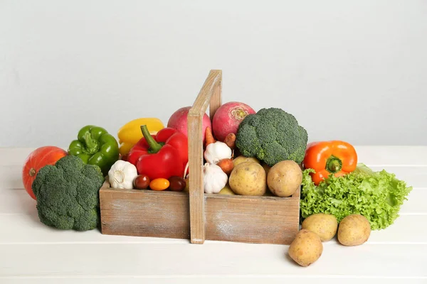 Assortiment Légumes Frais Sur Table Bois Blanc — Photo