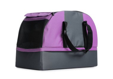Beyaz üzerine izole edilmiş evcil hayvan için mor naylon taşıyıcı