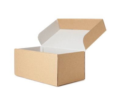 Boş açık karton kutu üzerinde beyaz izole