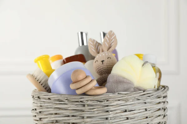 아기용 화장품 액세서리 장난감등 바구니가 — 스톡 사진