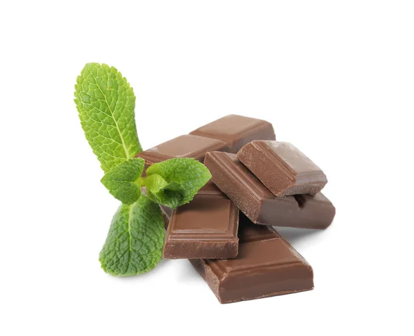 Sabrosas Piezas Chocolate Menta Sobre Fondo Blanco — Foto de Stock