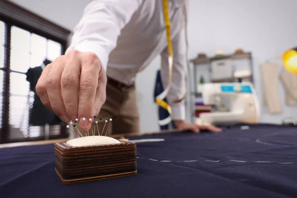 Sarto Presa Pin Cuscino Tavola Officina Primo Piano Spazio Testo — Foto Stock