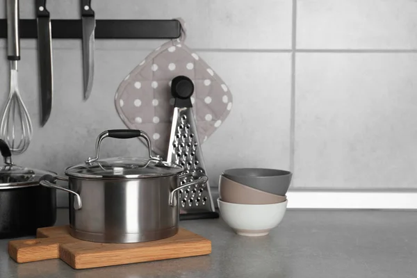 Кухонне Начиння Інше Посуд Сірій Стільниці Простір Тексту — стокове фото
