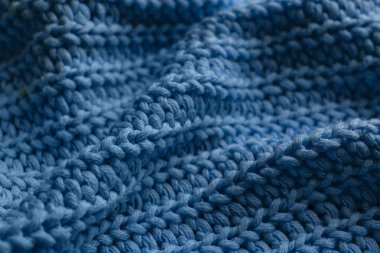 Arka plan olarak güzel açık mavi örgü kumaş, yakın plan