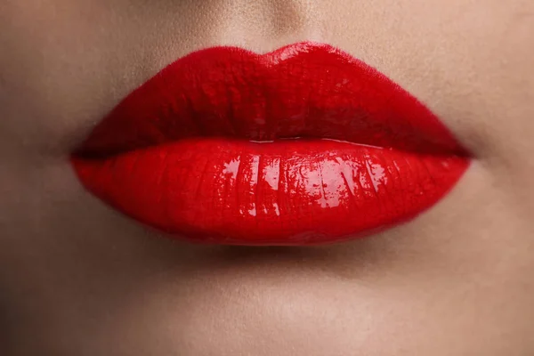 Vista Cerca Mujer Con Hermosos Labios Llenos — Foto de Stock