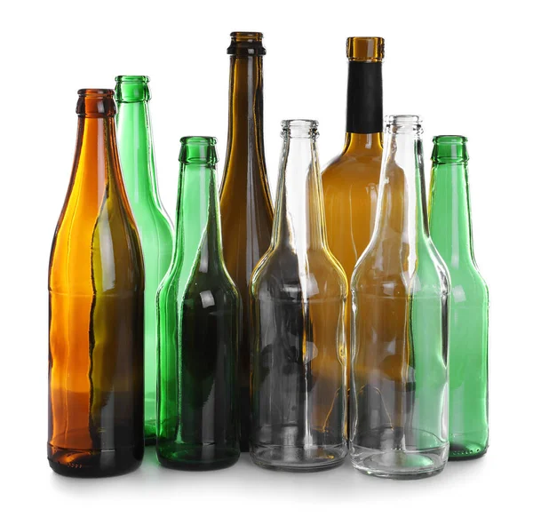 Veel Verschillende Glazen Flessen Witte Achtergrond Prullenbak — Stockfoto
