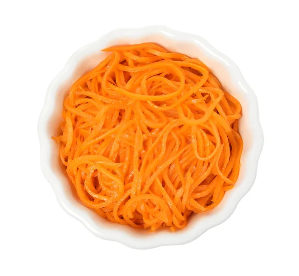 美味的韩国胡萝卜沙拉 碗中隔离的白色 顶部视图 — 图库照片