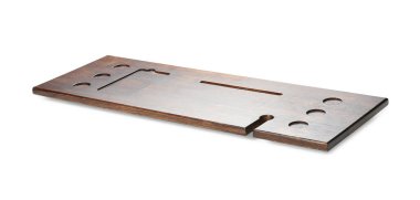 Beyaz arka planda ahşap bir banyo tepsisi