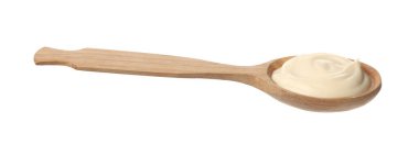 Tahta kaşık ve lezzetli mayonez beyaza izole edilmiş.