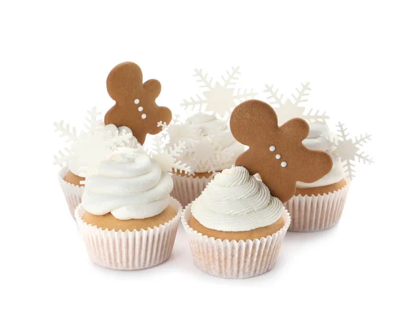 Νόστιμα Χριστουγεννιάτικα Cupcakes Νιφάδες Χιονιού Και Gingerbread Άνδρες Λευκό Φόντο — Φωτογραφία Αρχείου