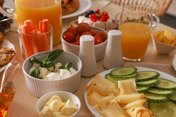 Platos Con Diferentes Alimentos Mesa Interior Almuerzo Lujo —  Fotos de Stock