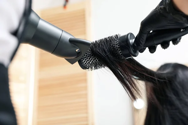 Professional Stylist Working Client Beauty Salon Closeup Hairdressing Services Coronavirus — Zdjęcie stockowe