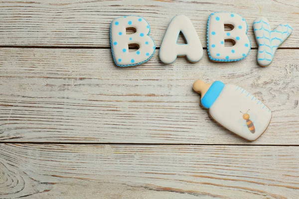 Parola Bambino Fatto Gustosi Biscotti Tavolo Legno Bianco Posa Piatta — Foto Stock