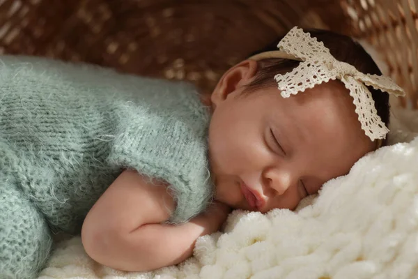 Adorable Newborn Baby Sleeping Soft Plaid Closeup — 스톡 사진