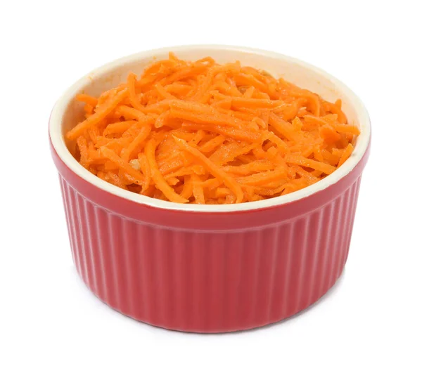 美味可口的韩国胡萝卜沙拉 装在碗中 与白色隔离 — 图库照片