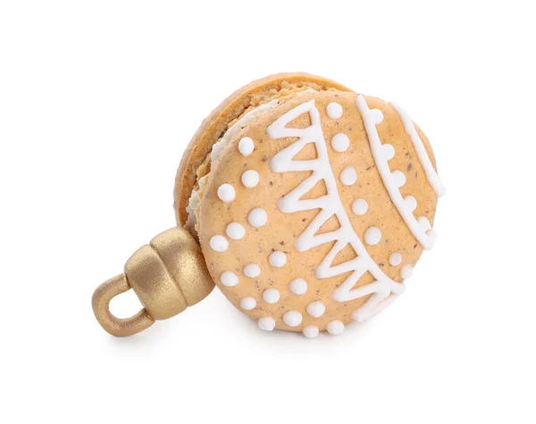 Magnifique Macaron Décoré Comme Boule Noël Isolé Sur Blanc — Photo