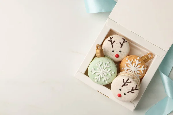 Beautifully Decorated Christmas Macarons Box Ribbon White Table Flat Lay — Stock Photo, Image