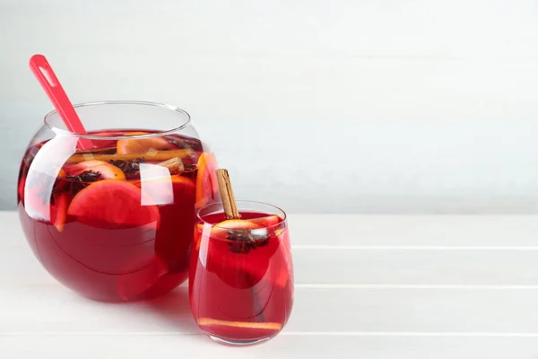 Glass Bowl Delicious Aromatic Punch Drink White Wooden Table Space — Stock Photo, Image