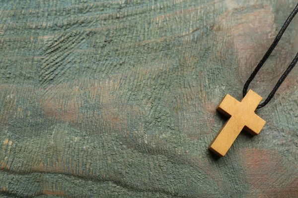 Християнський Хрест Дерев Яному Столі Вгорі Простір Тексту — стокове фото